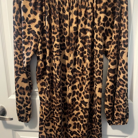 Ladies long sleeve polyester animal print blouse - Picture 3 of 4